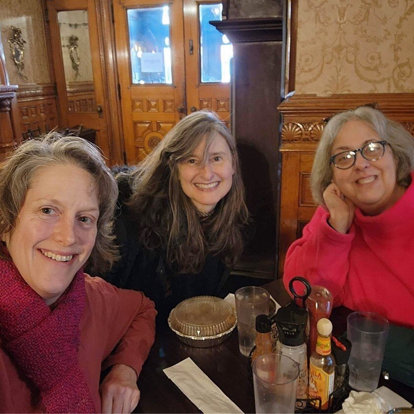 It’s always a treat to lunch with these lovely ladies. Thank you for the photo, Claudia! instagr.am/p/CnSvbMdJp-m/