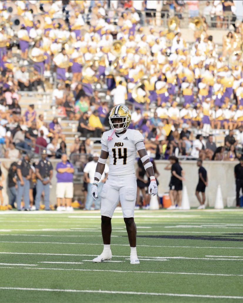 Giante Hicks tweet media