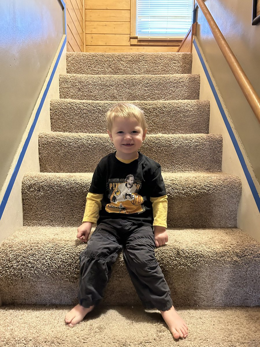 flarenocares's tweet image. @JeffCarter_77  my son knocked out his 2 front teeth but he loves getting to match his favorite player on game nights! #77 #gopens #2frontteeth