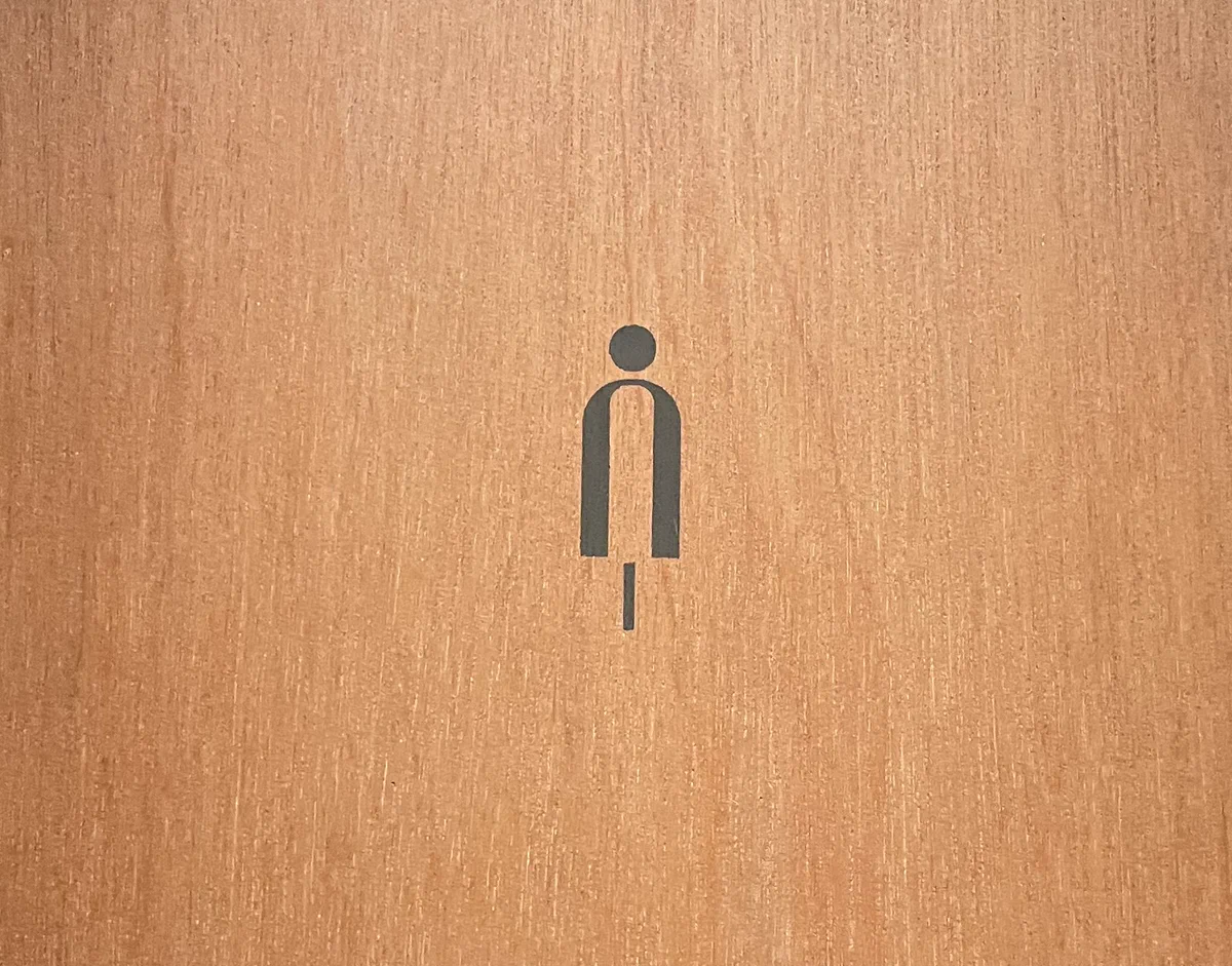 さて、問題です。どちらのマークが女性でしょう…。急いでるときにマジ難問やめてｗ