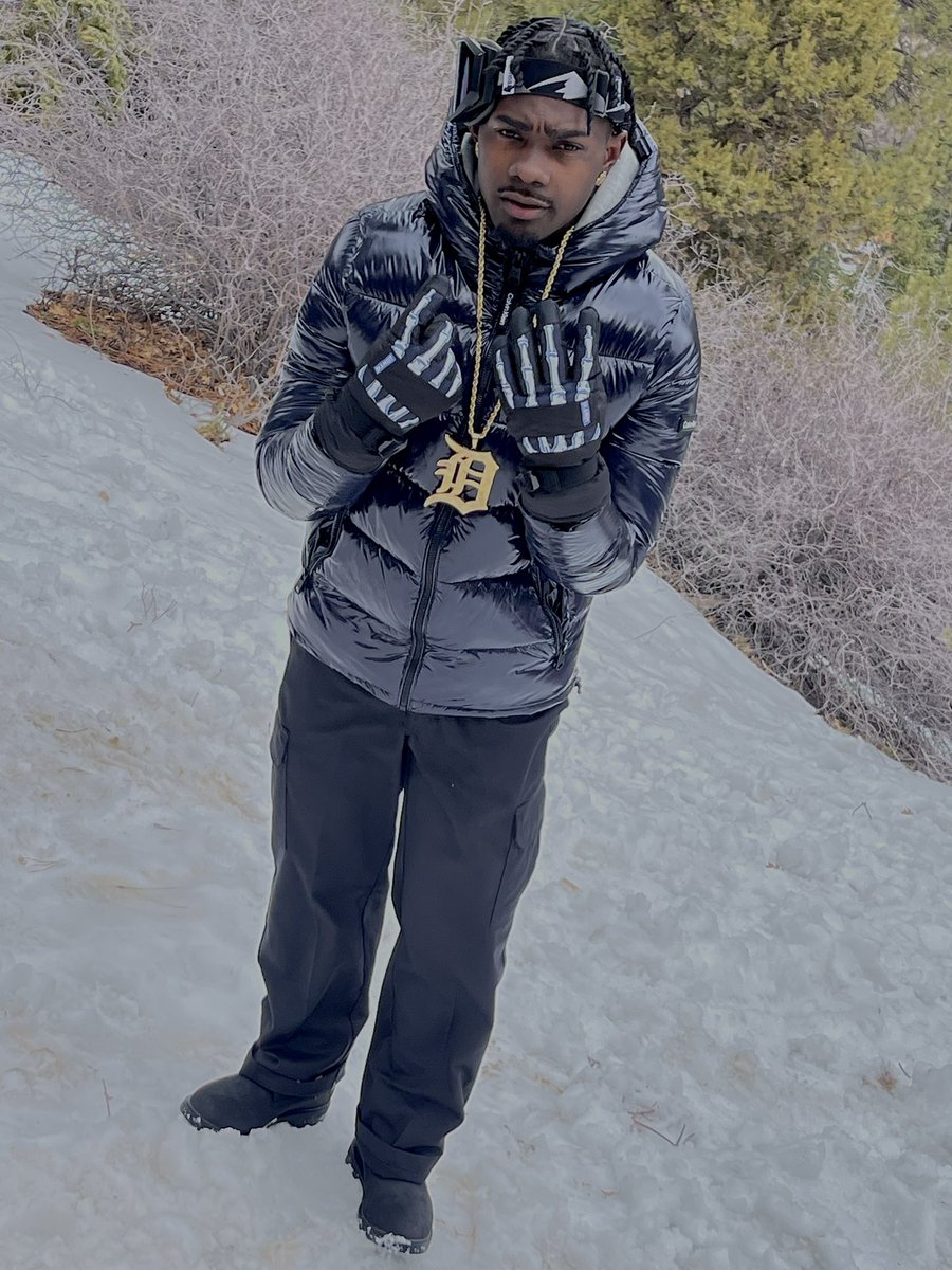 rayd1nero's tweet photo. Insecure nigga made his bitch block me
She made 4 fake pages still watch me🏂 https://t.co/18UZxRlciZ