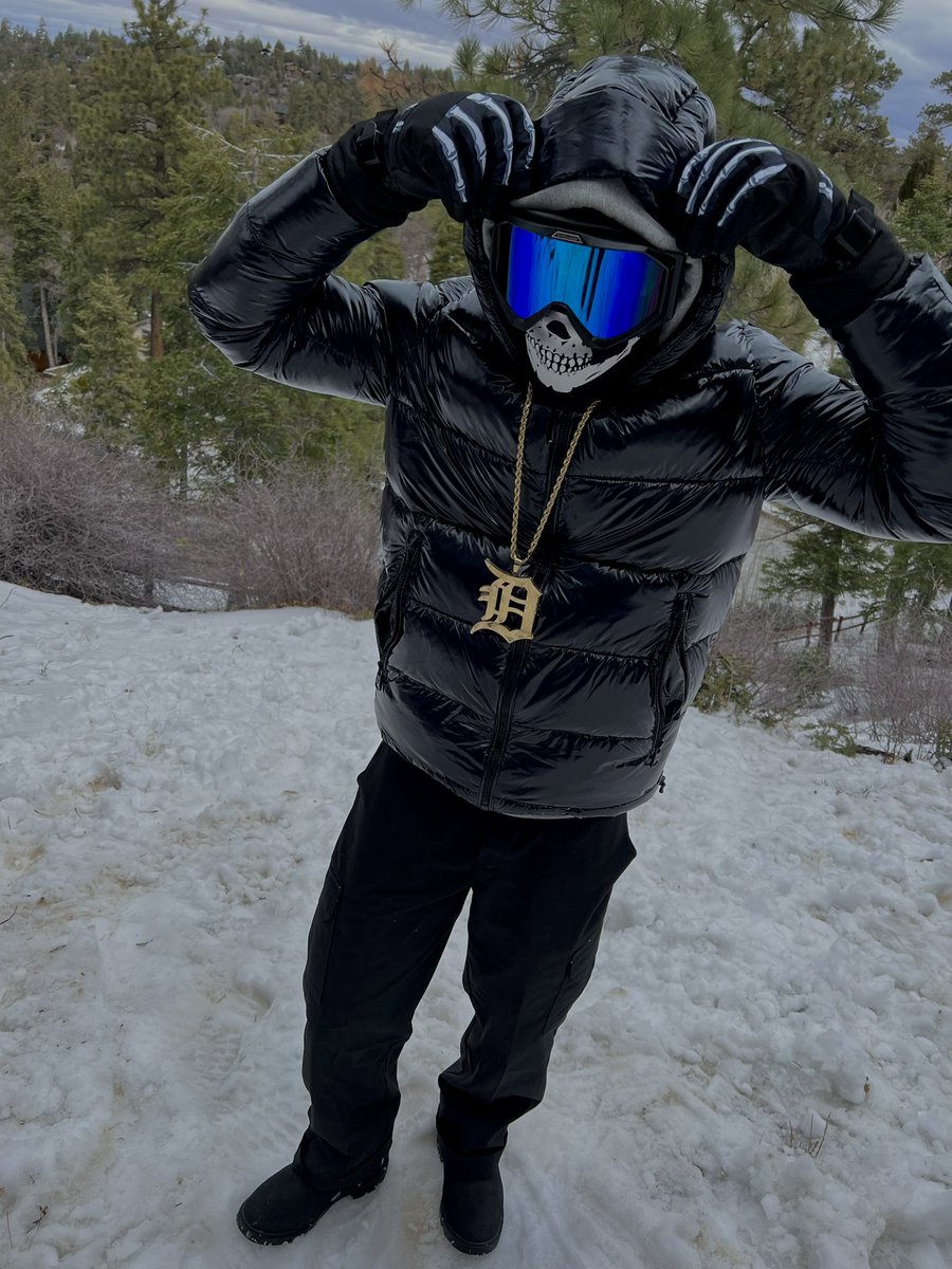 rayd1nero's tweet photo. Insecure nigga made his bitch block me
She made 4 fake pages still watch me🏂 https://t.co/18UZxRlciZ