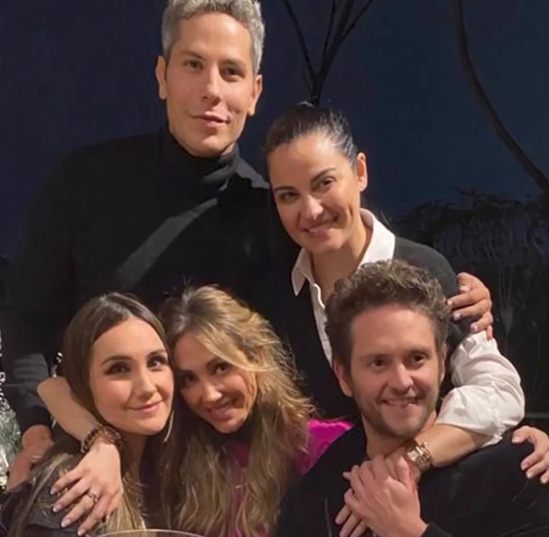 RBDFotosHQ's tweet image. Já pararam pra pensar como deve ser pro RBD saber que eles vão subir juntos num palco depois de 15 anos!? Que vão realizar o sonho de milhões de fãs, saber o quanto foram importantes e marcaram, e ainda marcam, a vida de tanta gente? 

É um sonho pra gente, mas pra eles também!