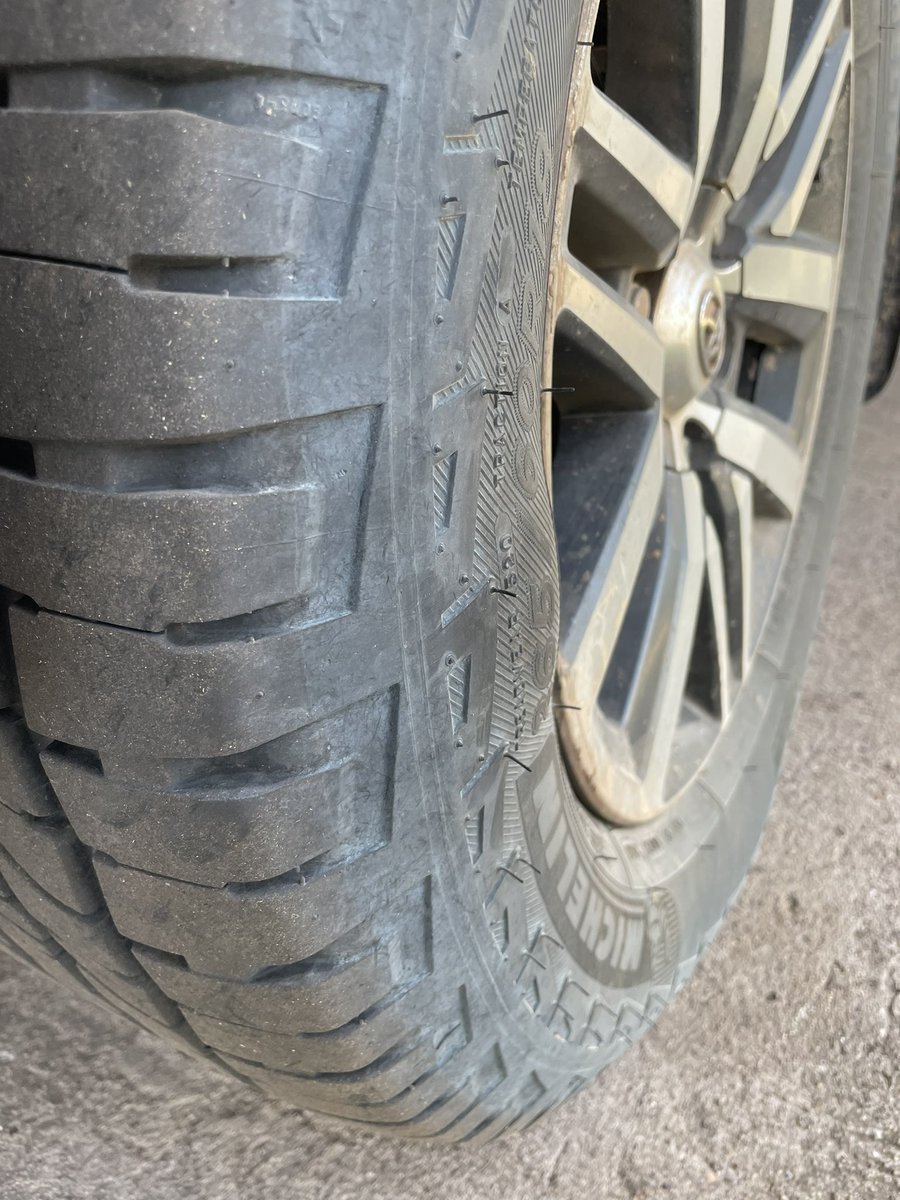 Delincuentes los que hicieron la ruta 20 entre grecco y la ruta 3. 3 años de haberla hecho. Así quedó la cubierta con 10.000 kms. Una vergüenza