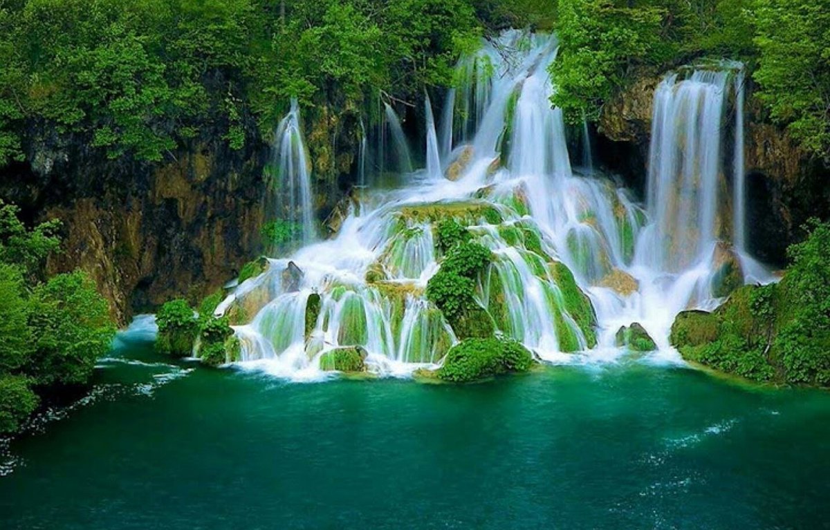 El parque nacional en el que están ubicados los lagos de Plitvice es uno de los más grandes de toda Croacia.