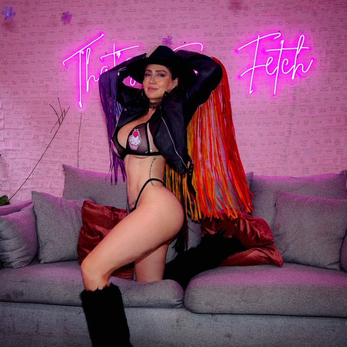 Ve a https://t.co/QtQ6tQEEqm para ver mis videos nuevos de @PlayboyTVLA y s&iacute;gueme en todas mis redes