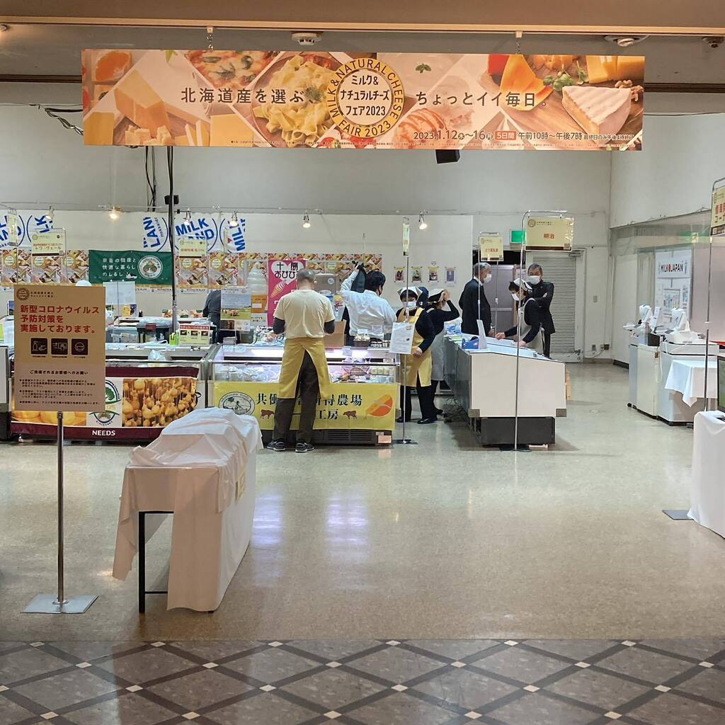 milkcheeseinfo's tweet photo. ミルク&amp;ナチュラルチーズフェア
本日、帯広会場スタートです！
たくさんの牛乳、乳製品を用意して
みなさまのご来場お待ちしてます！
#藤丸 #ミルク #チーズ #帯広 #グルメ https://t.co/7yGMBaByny https://t.co/PMUzh2Zye5