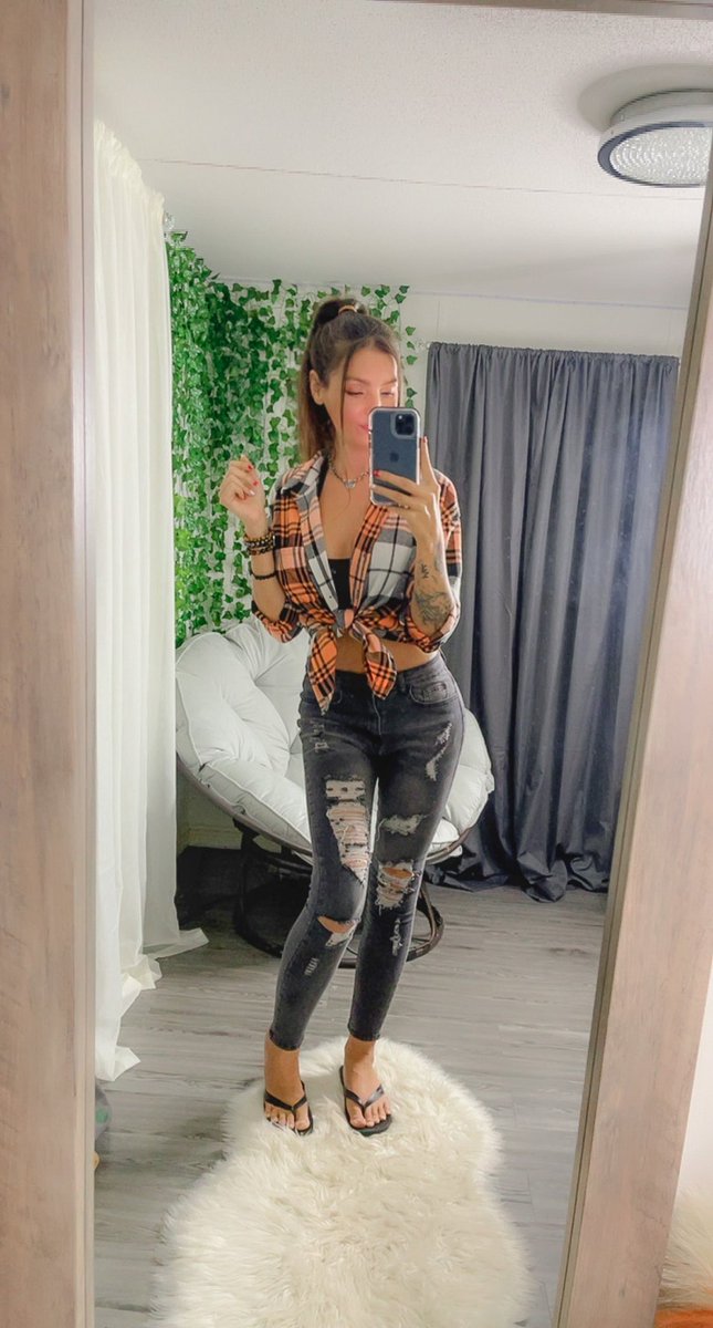 Denielle425's tweet image. Outfit of the day ❤️
SHEIN is killin’ it 🔥 

Love the look and under $50!!! 

Get it here (and get a discount off your entire order) ⬇️

facebook.com/denielle425

#sheininfluencer #SHEIN #SHEINgals