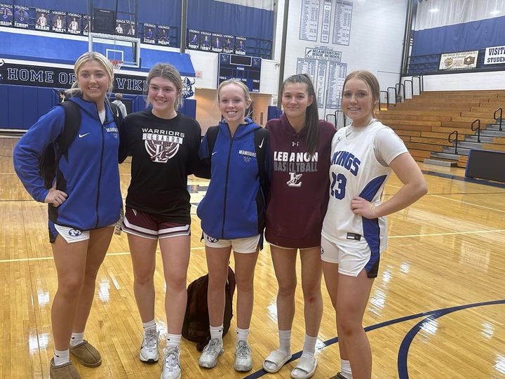 RonnieGrandison's tweet photo. RGB GOLD 💛🏀💚 REUNION 😎 #basketballbuddies @DaveMueller8 
Such a treat to see these RGB Gold players meet up with their former team mates! Thanks for sharing and have a great season! 
 #rgbgold #RGBasketball #RGSAfamily #girlsbasketball https://t.co/eKZQsLTRgR