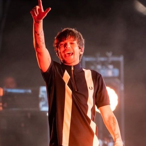 Alexa_YTOP's tweet photo. 1RT = 1 VOTE

I'm voting #Louies for #BestFanArmy at the #iHeartAwards https://t.co/rVfIHNderR