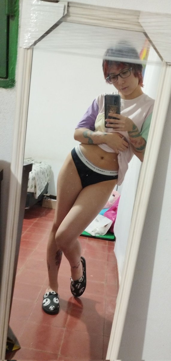 cutieSheElf's tweet photo. Mirror selfies - yes // no ? https://t.co/2cXocHbhHw