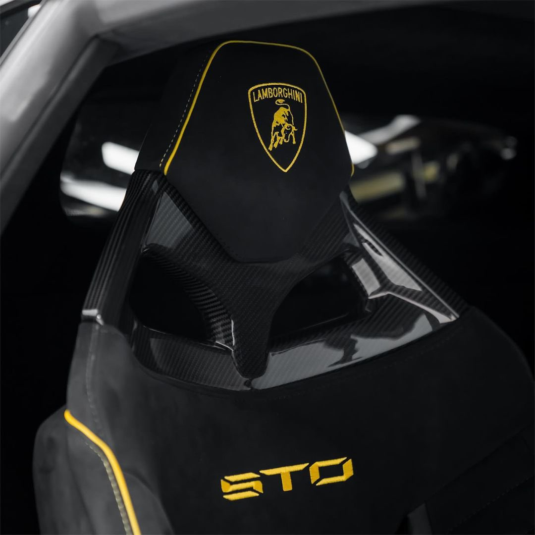 f1stmotor1's tweet photo. 𝟐𝟎𝟐𝟐 𝐋𝐚𝐦𝐛𝐨𝐫𝐠𝐡𝐢𝐧𝐢 𝐇𝐮𝐫𝐚𝐜𝐚𝐧 𝐒𝐓𝐎

𝐄𝐧𝐠𝐢𝐧𝐞: 𝟓.𝟐𝐋 𝐕-𝟏𝟎 𝐄𝐧𝐠𝐢𝐧𝐞
𝐓𝐫𝐚𝐧𝐬𝐦𝐢𝐬𝐬𝐢𝐨𝐧: 𝟕-𝐒𝐩𝐞𝐞𝐝 𝐀𝐮𝐭𝐨𝐦𝐚𝐭𝐢𝐜
 𝐇𝐨𝐫𝐬𝐞𝐩𝐨𝐰𝐞𝐫: 𝟔𝟒𝟎 ���𝐨𝐫𝐬𝐞𝐩𝐨𝐰𝐞𝐫
𝐓𝐨𝐫𝐪𝐮𝐞: 𝟓𝟔𝟓 𝐍.𝐌
 𝐃𝐫𝐢𝐯𝐞𝐭𝐫𝐚𝐢𝐧: 𝐑𝐞𝐚𝐫 𝐖𝐡𝐞𝐞𝐥 𝐃 https://t.co/edU7gShZsl