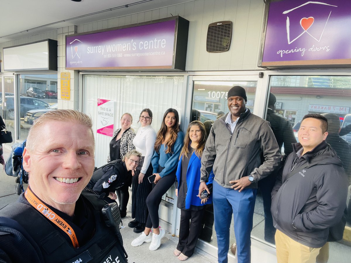 daleq2075's tweet photo. Today #SPS officers visited Surrey Women's Centre, we handed out teddy bears to kids and talked to many folks. A warm thank-you for allowing us into your space to build strong relationships, the centre takes many donations but really needs diapers for kids. #copwhocares #c1unit https://t.co/uDdOTI4eDS