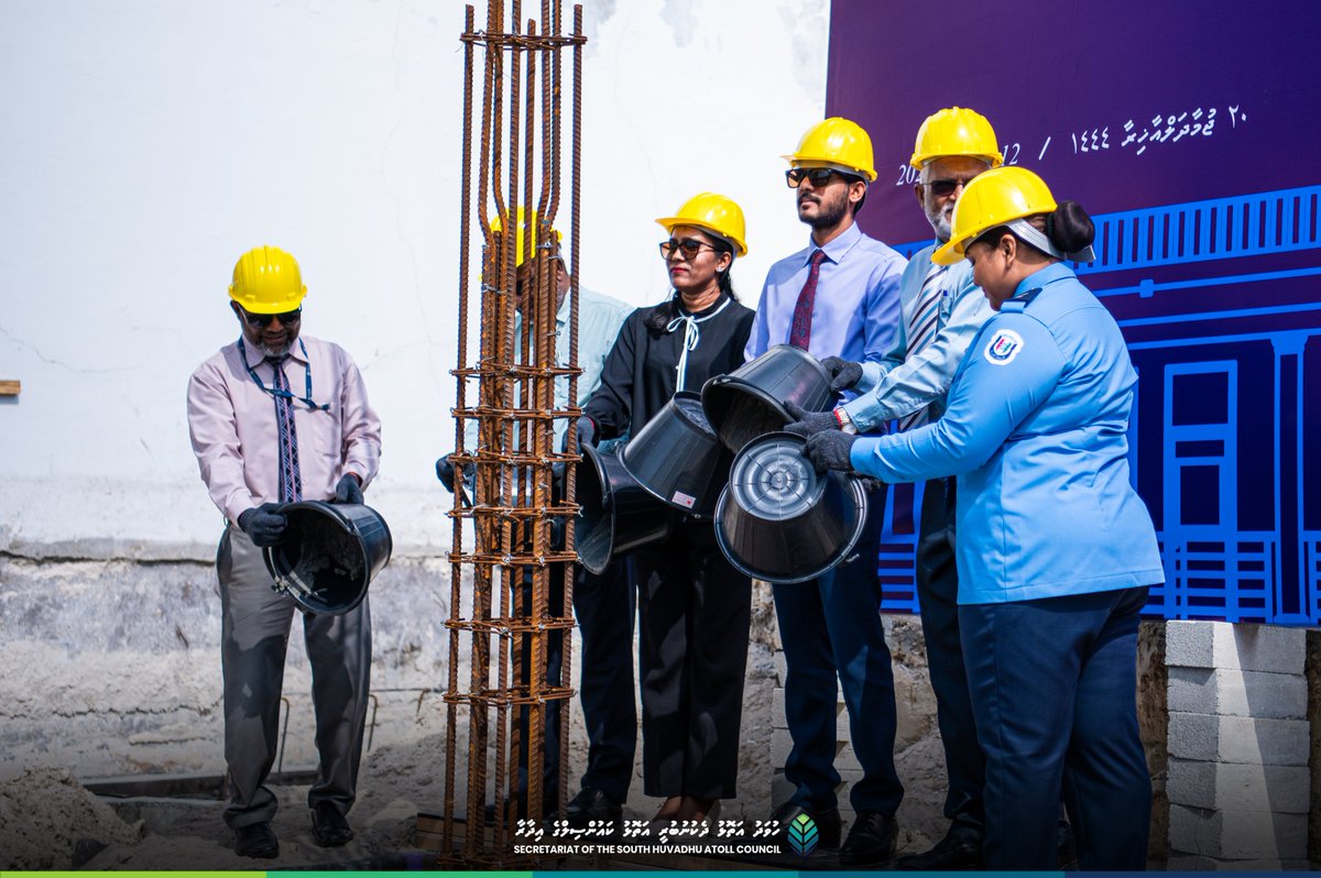 GdhAtollCouncil's tweet photo. އެމްއެންޔޫ ތިނަދޫ ކެމްޕަހުގެ އައު ތިންބުރީ އިމާރާތުގެ ބިންގާ އެޅުމުގެ ރަސްމިއްޔާތުގެ ތެރެއިން
މިއަދު ހެނދުނު ކުރިއަށްދިޔަ މި ރަސްމިއްޔާތުގައި ގދ.އަތޮޅު ކައުންސިލް ރައީސް އާއި ނައިބް ރައީސްގެ އިތުރުން އަތޮޅު ކައުންސިލް މެމްބަރުން ވަނީ ބައިވެރިވެވަޑައިގެންފައެވެ.
@mnu_tc 
@MNUedu https://t.co/qsEBBNmh64