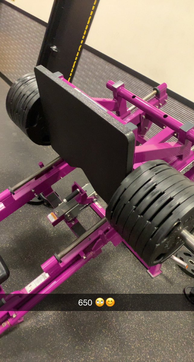 Jaunhy's tweet photo. When all you have is the GYM #StayPushing https://t.co/FkvkxvVLzA