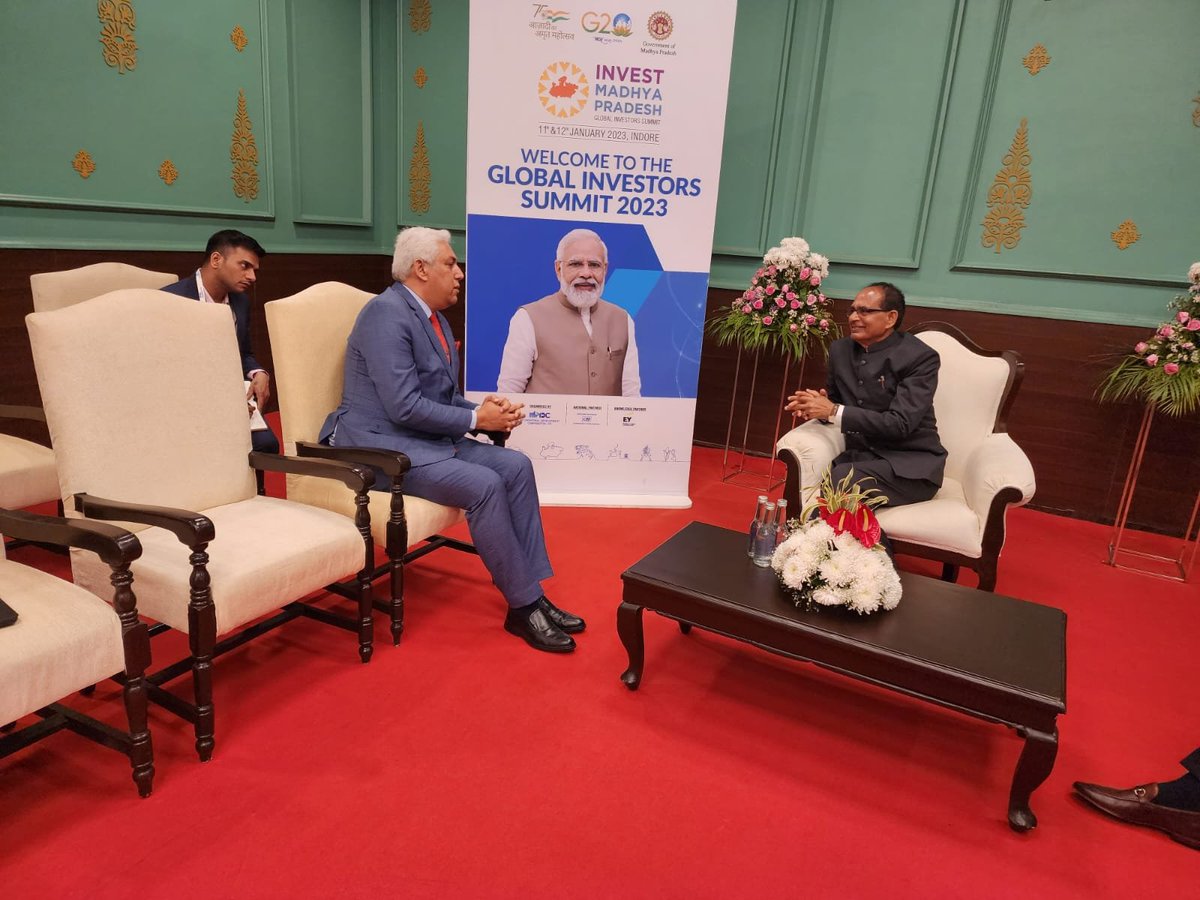 CMMadhyaPradesh's tweet image. मुख्यमंत्री श्री @ChouhanShivraj से इंदौर में ग्लोबल इन्वेस्टर्स समिट के दूसरे दिन @asianpaints के ग्रुप हेड-कॉर्पोरेट अफेयर्स श्री @AmitAmitkrsingh जी ने भेंटकर मध्यप्रदेश में निवेश संबंधी चर्चा की।
 #InvestMP_GIS 
#InvestMPGIS2023