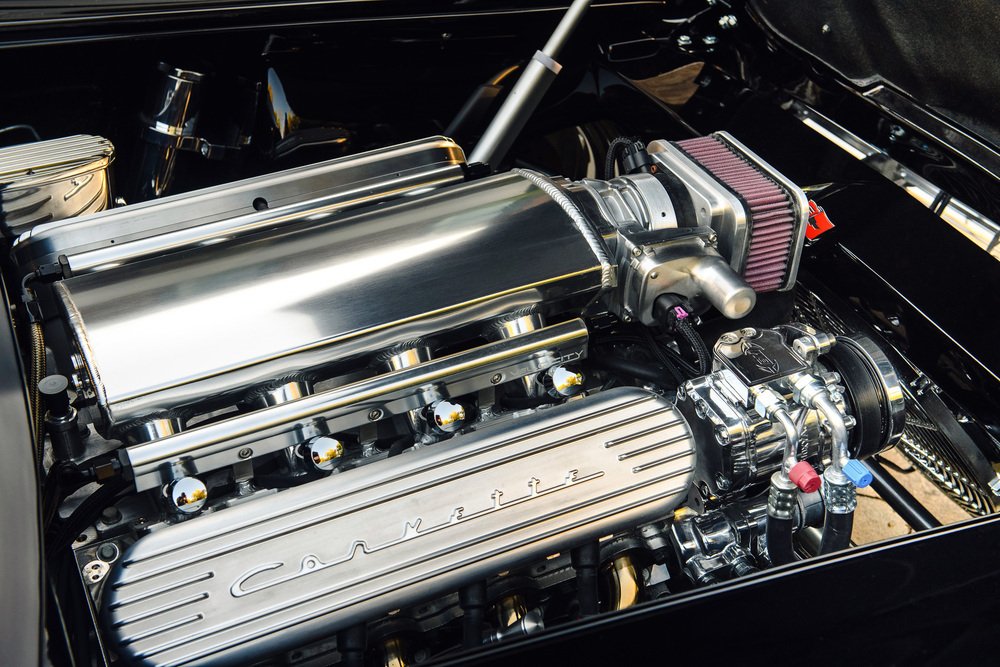 rickyricksmusic's tweet photo. 1963 CHEVROLET CORVETTE SPLIT-WINDOW CUSTOM COUPE  (yea or nay) https://t.co/GQ9CQumqUQ
