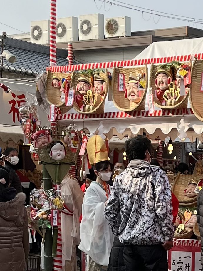mukadeoyagi's tweet photo. 今年も服部天神の10日戎からスタートです🐇🇯🇵
#豊中えびす https://t.co/h9GdQeMWLW