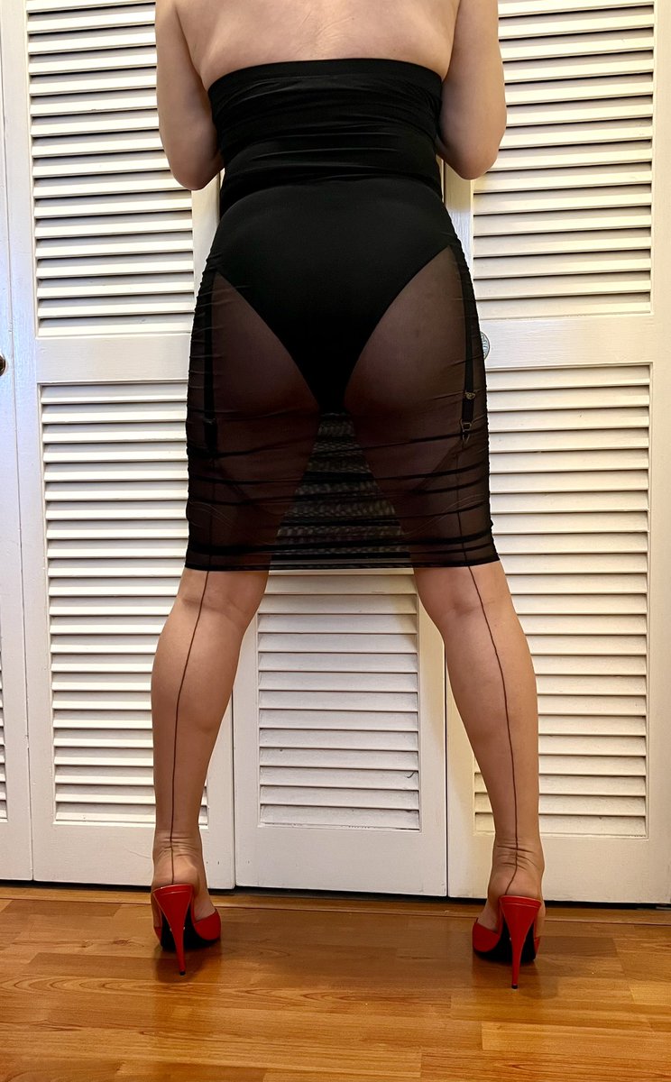 kitty808cd's tweet photo. Love this dress https://t.co/nhPYJO0SXw