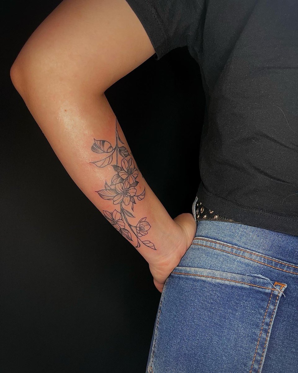 chuloMtzTATTOO's tweet photo. Gracias por la confianza! @ valengallardo
@pinche.studio
#graciassiempre #tattoosliners #linertattoo #tattoosdelicadas #mangatattoo #mangatattooflores #tattooflorales #flawers🌸 #delicadotattoo https://t.co/oD12KbMpsO
