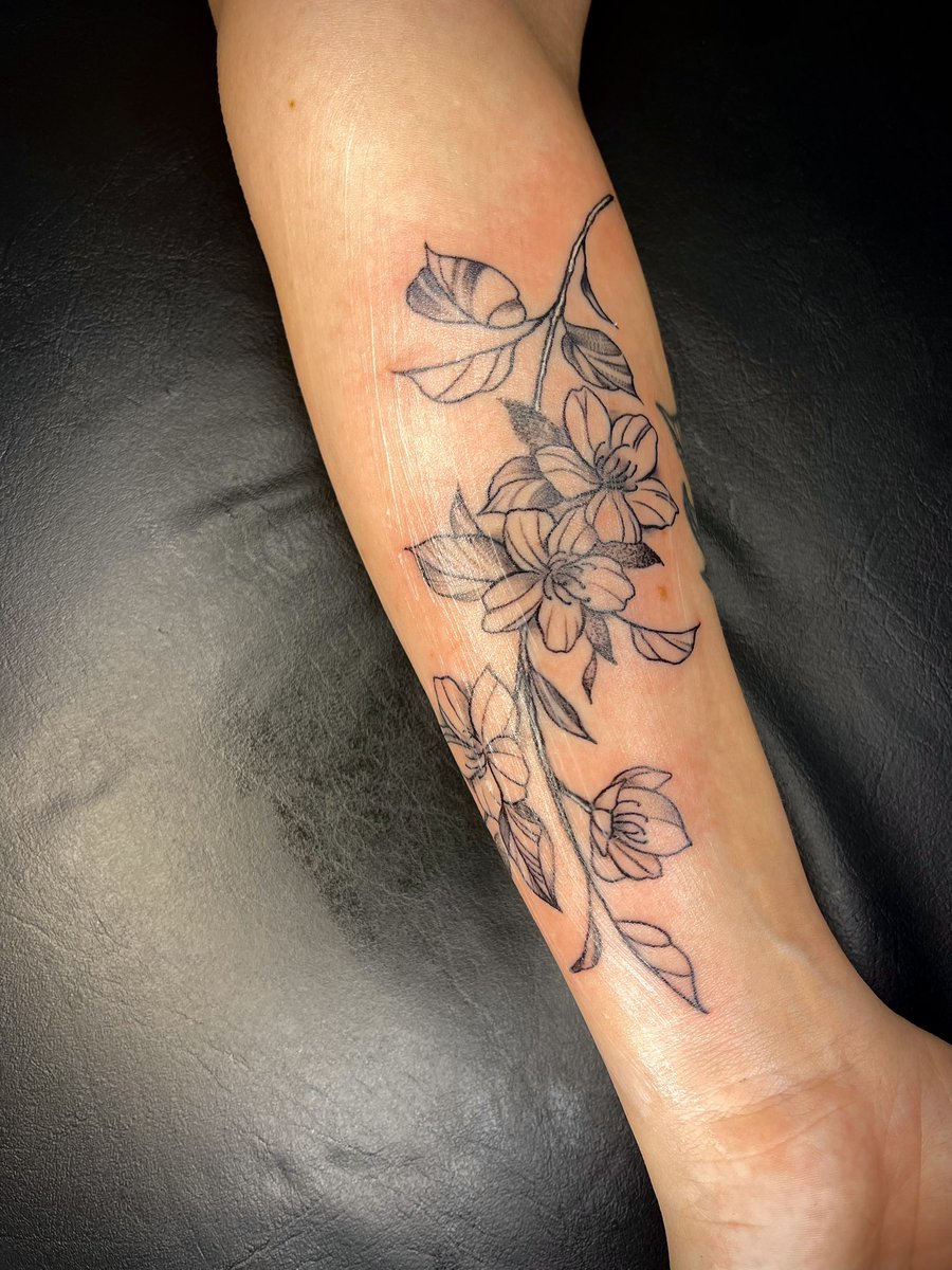 chuloMtzTATTOO's tweet photo. Gracias por la confianza! @ valengallardo
@pinche.studio
#graciassiempre #tattoosliners #linertattoo #tattoosdelicadas #mangatattoo #mangatattooflores #tattooflorales #flawers🌸 #delicadotattoo https://t.co/oD12KbMpsO