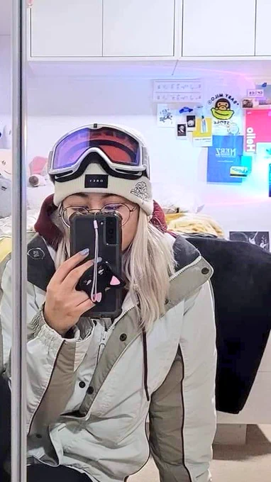 going snowboarding this weekend n made this set to match my goggles bc i have to be that mf 