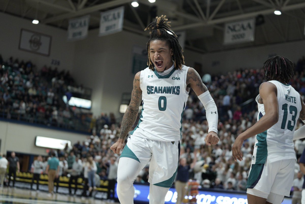 UNCWilmington's tweet photo. Let’s go, @uncwmenshoops!! https://t.co/bjmIEpnuhV