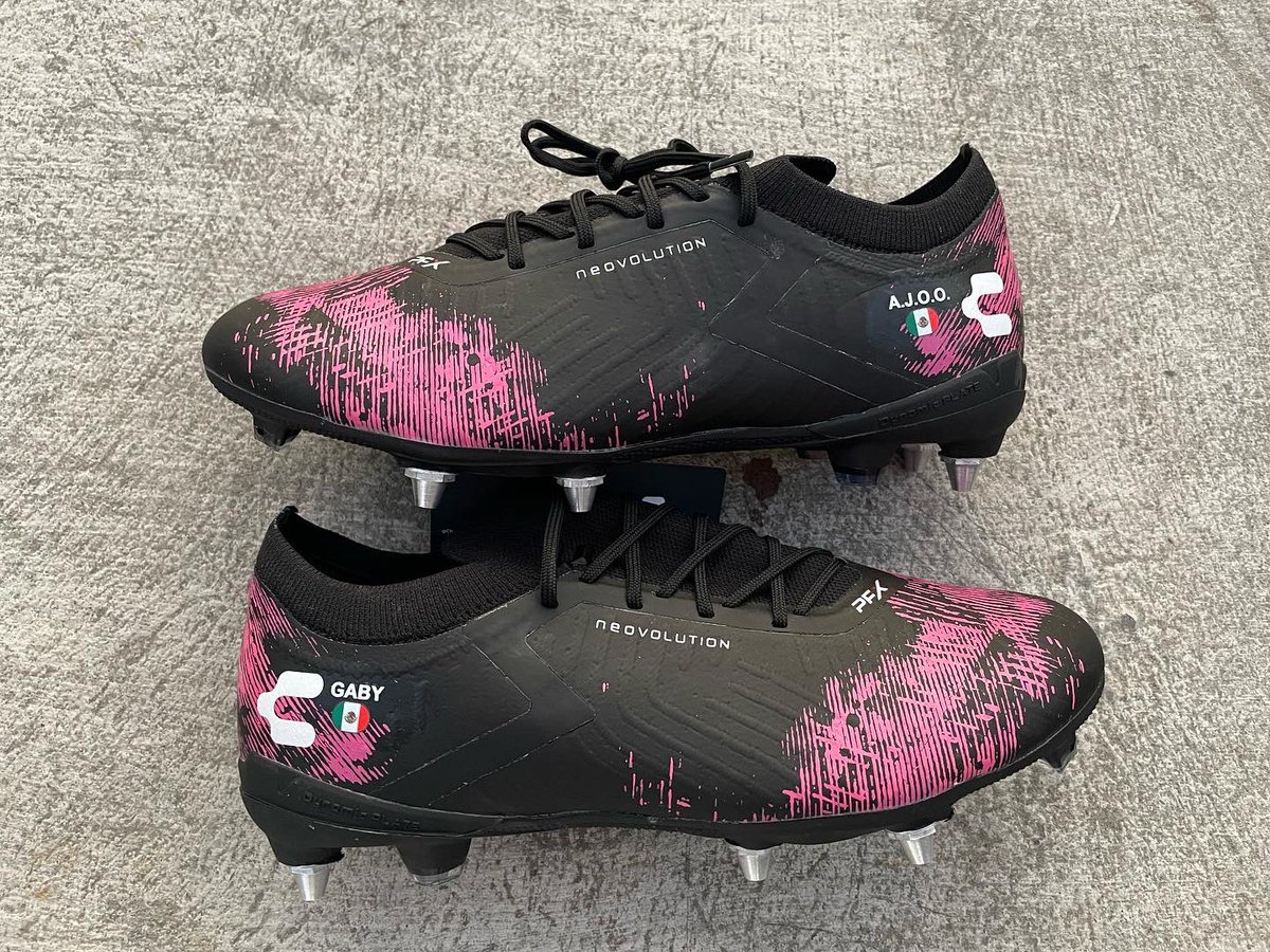TachoMexTc's tweet photo. Un placer #entintardemagia y modificar la suela de los @CharlyFutbol #charlyneovolution de @erikvera_21 , @elcachas_ muchas gracias por confiar en #tachomex #tucalzadonuestrapasion #custom #customized #modomutante #fg #sg #charly #pfx #neovolutionpfx https://t.co/u03jYDvq4S