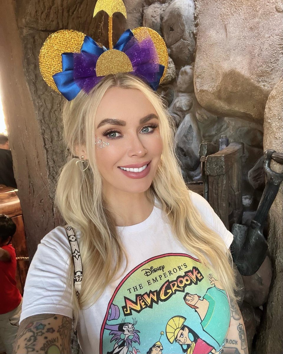 laura lux 🦖🪐 on Twitter: "i’m in my ‘disney adult’ era