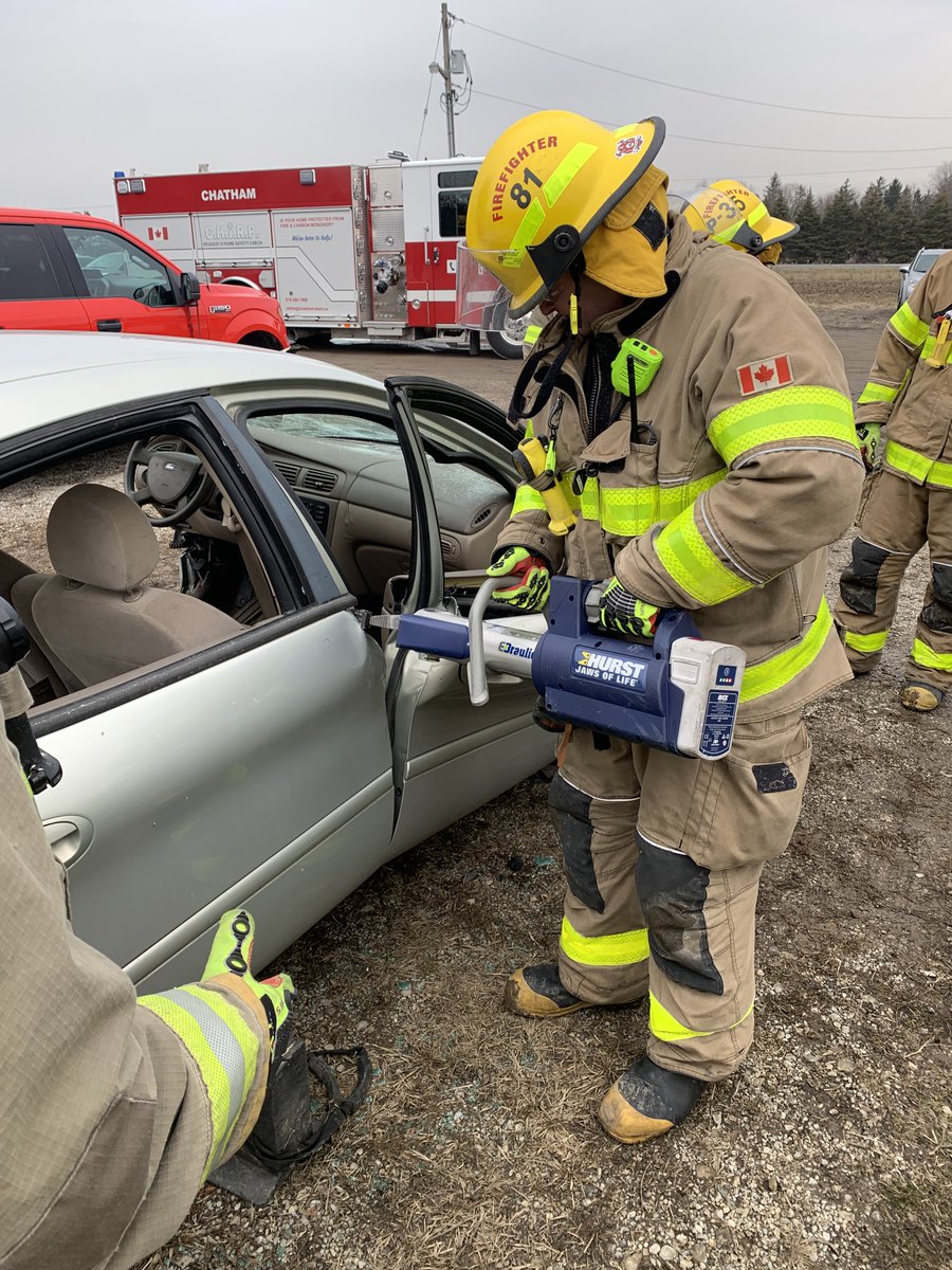 ckpffa's tweet photo. Today our Training Division, alongside 'D' Platoon, conducted auto extrication training with our 3 new recruits.
#ckfire #autoextrication #training #ckont https://t.co/EX3l2Cq7Ls