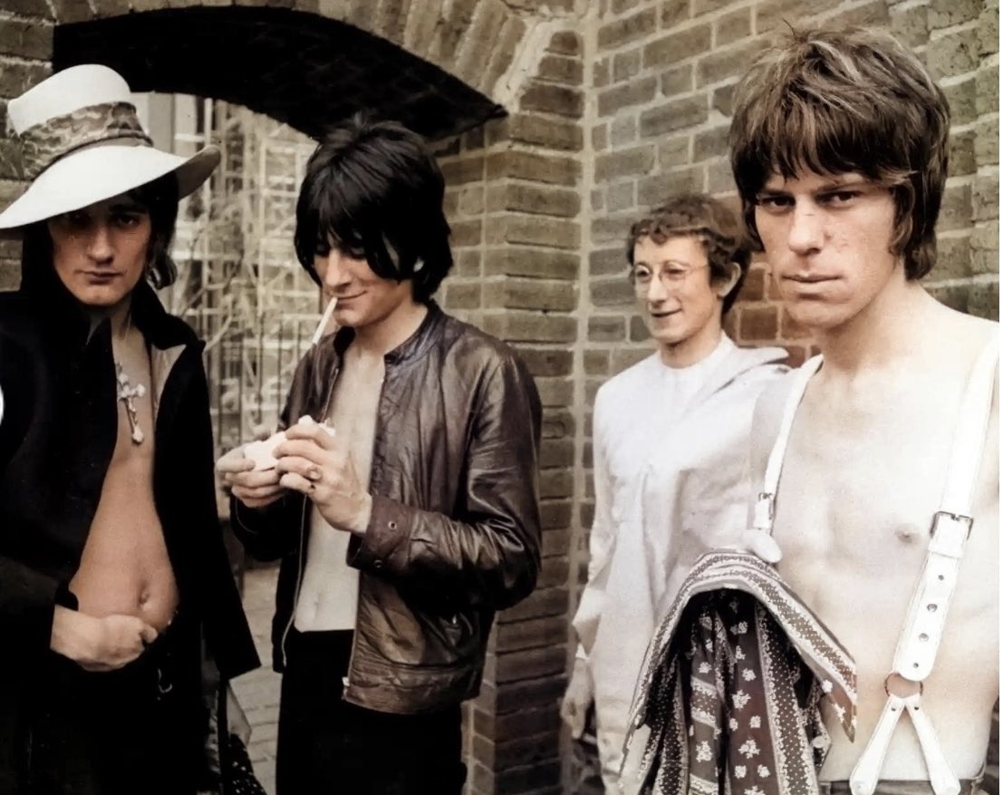 inthelowpost's tweet image. #RIPJeffBeck #RIPJB 

Colorized photo of a band that could have been Led Zeppelin before Led Zeppelin…should’ve played Woodstock, guys

Rest in peace, Jeff Beck