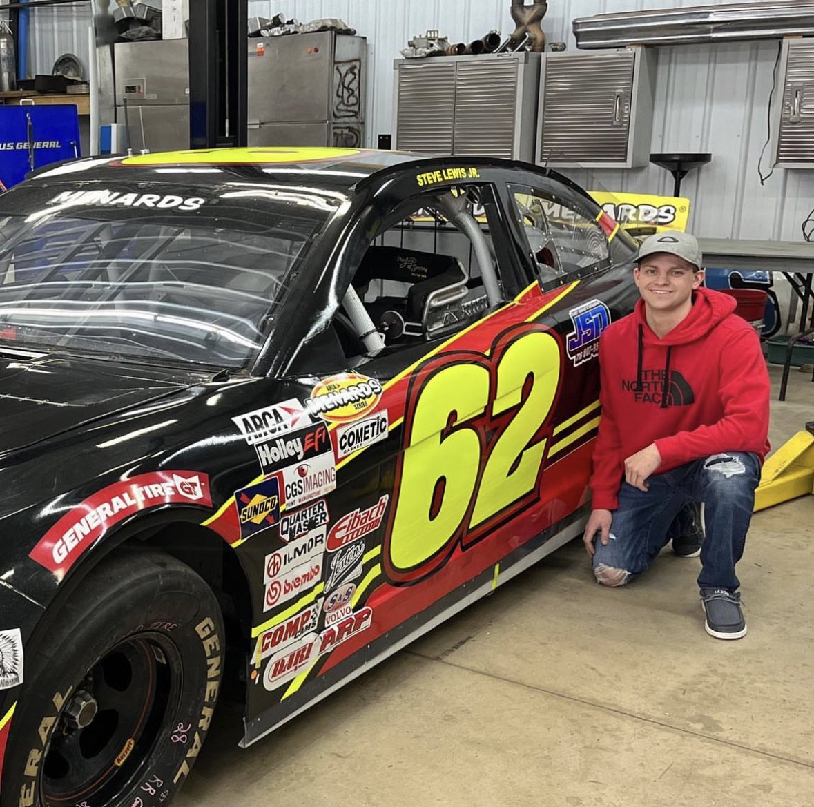 Krown Undercoating 358 DIRTcarNE Modified driver Steve Lewis Jr will