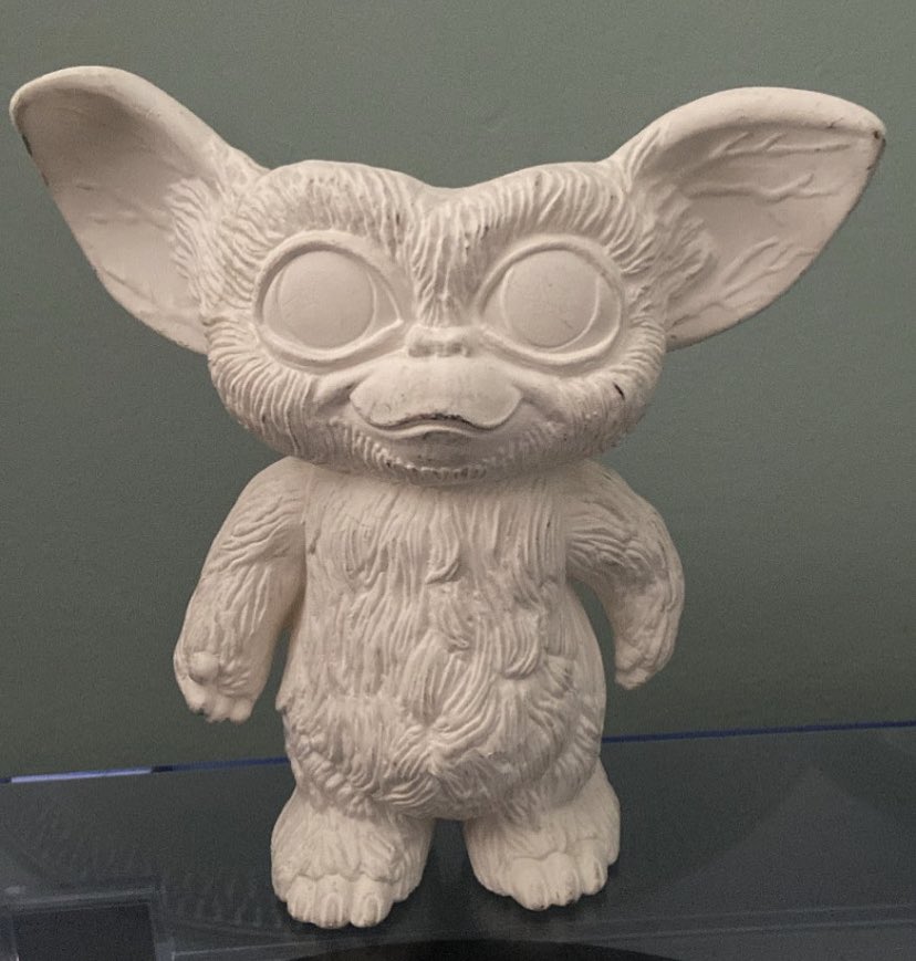 Here is the unpainted Gizmo ceramic that @vertebrae33 mentioned on our latest episode about Gremlins!
#gremlins #gizmo #mogwai #moviecollectibles
