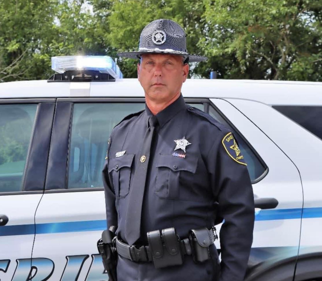 Our thoughts and prayers go out to Chesapeake Deputy Sheriff Scott Chambers. who was shot twice earlier today while apprehending a murder suspect.

He is in extreme grave condition at this time. 

We ask that everyone keeps him in your prayers as he battles to recover.