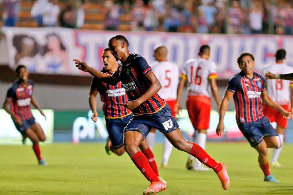 ecbahia's tweet photo. 👏🏽 Comemora, Rezende! Apareceu na área e cravou seu 2º gol com a camisa azul, vermelha e branca #BahiaÉOMundo #BrocaiPorNós https://t.co/oasolg92EZ