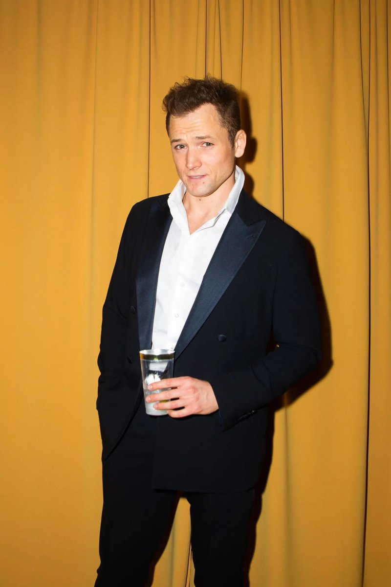 I AM FUCKING SCTEAMING THIS IS THE BESTBHES EVER LOOKED GOD IM SONIN LOVE