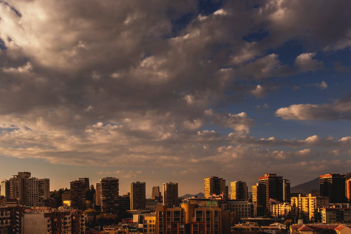 dark0712's tweet photo. Santiago 20:00 hrs. 😎

#santiago #cityscapes #cityphotography #Chile https://t.co/x2NcdY0ZBZ