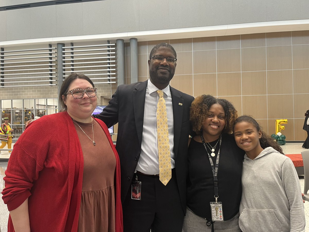 Dana Bluncson tweet media