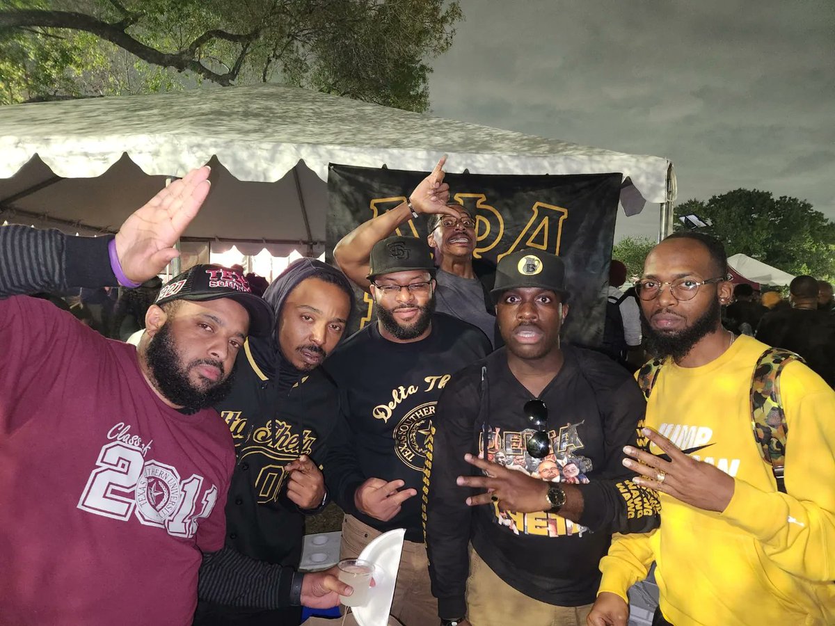 BrightPledge85's tweet image. "This thing of ours, oh this thing of ours
A fraternity of [🔌] ringing off 
I just happen to be alumni
Too legit, they still looking at me with one eye"
🤙🏿💡👨🏿‍🎓🥶💀☠️🦍
#1949
#DDT
#Spring06
#TreClub
#WAWG
#TSUHC2022
#TxSUHC2022