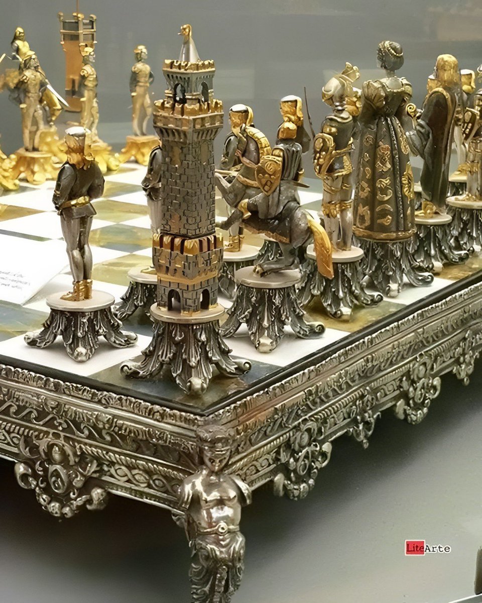 RincnCuriosoo's tweet photo. Increíble juego de ajedrez medieval de plata y bronce sobre una mesa enmarcada en ónix pulido en el Museo de Arte de Maryhill, Washington. https://t.co/kkbI31fo0G