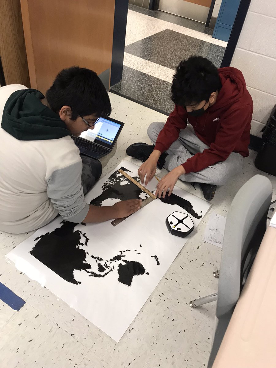 MrsTurnerMMS's tweet photo. Students collaborated to create algorithms to code a route for their @iRobot to visit the US territories acquired during the Spanish American War. @LCPS_Mercer @csforlcps @SSGSlcps @cjacksonlcps https://t.co/odTPleoAdw