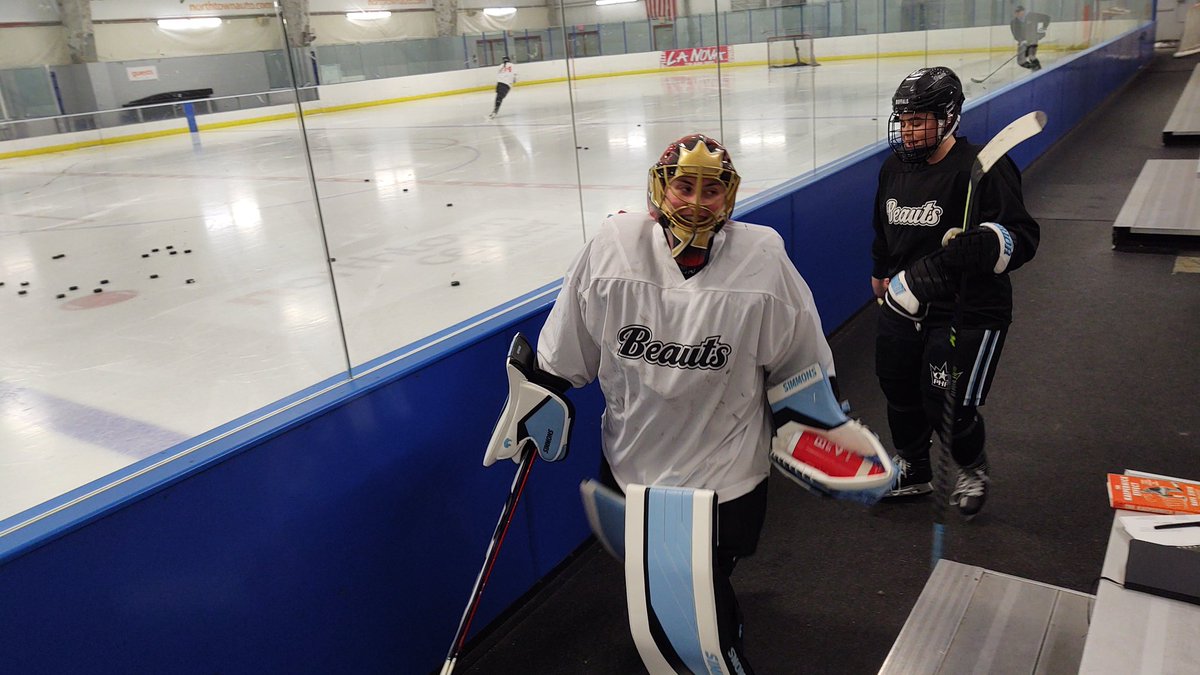 Tiedes59's tweet photo. #BeautsPractice 1/11/23

Guess who's got new gear!!!

#GoalieGuild https://t.co/iOlneuo1U8