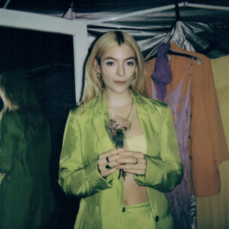 Lorde’s anticipated 4th album is RUMORED to have some production done by her close friend Dev Hynes — producer and singer also known as Blood Orange. 

Are you here for this collab?