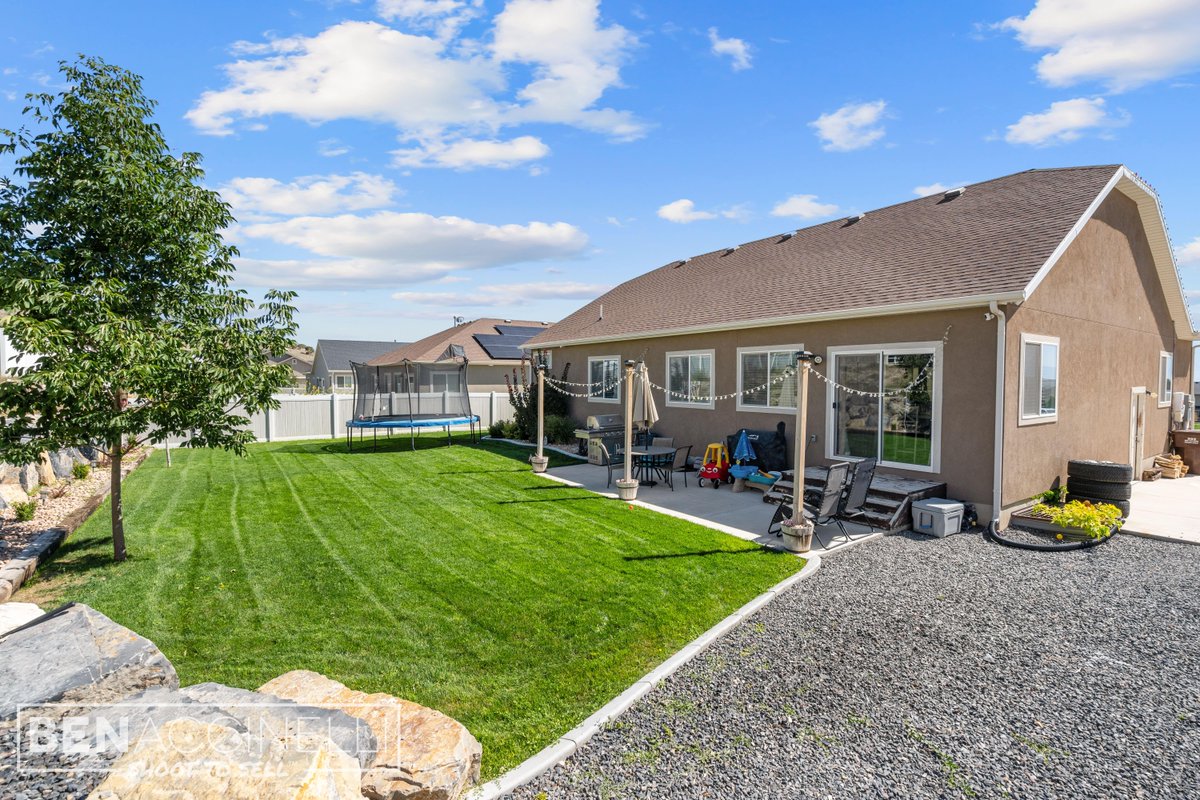 This perfect Eagle Mountain home is ready and waiting for you now! Fully finished 2 level home.

Listing Agent: Thomas Borst (801) 369-8688
Equity Real Estate
rfr.bz/t5h3uxd

#shoottosell #utahrealestate #utahhomes #utahrealtor #utahhomesforsale #eaglemountainutah