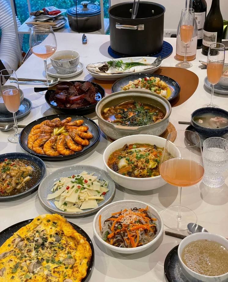 Today is my best friend's birthday, and I made a table of dishes, all of which my best friend likes😍😍😍