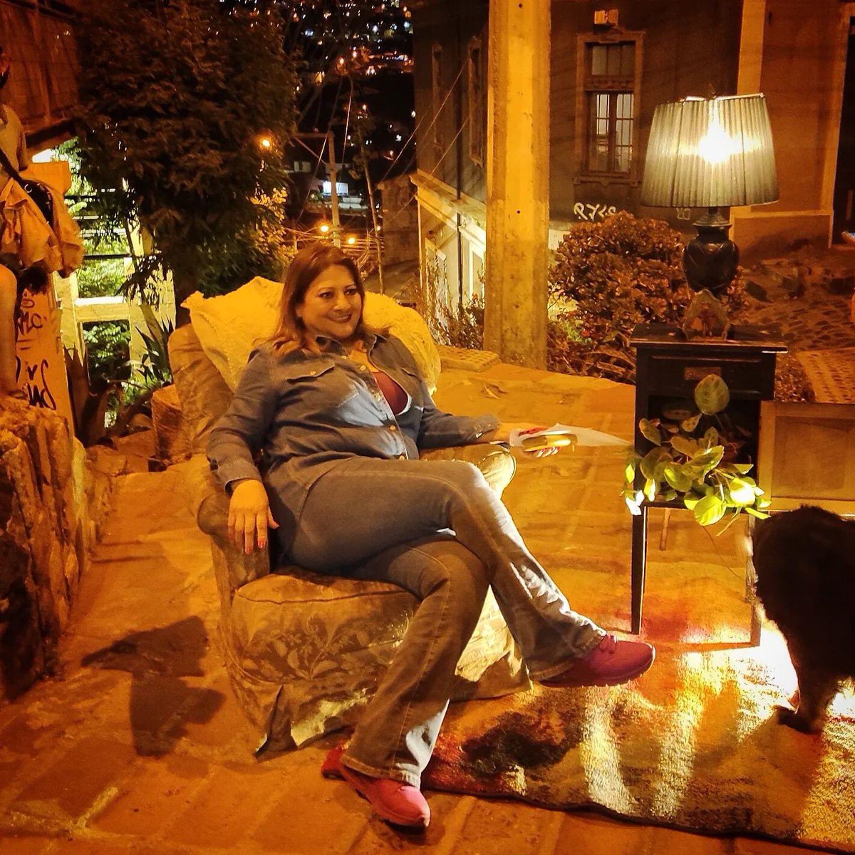 Valpolanco3's tweet photo. Registros de la hermosa velada con @nataliacuevastapia en Polanco ✨

Agradecemos tanto a las y los vecinos del Anfiteatro que brindaron todo el apoyo para volver con todo a las acciones en el puente del ascensor ✨
#valpo #valparaiso #comedia #standup #cultura #cerro #chile https://t.co/Dqv3NoDTlo