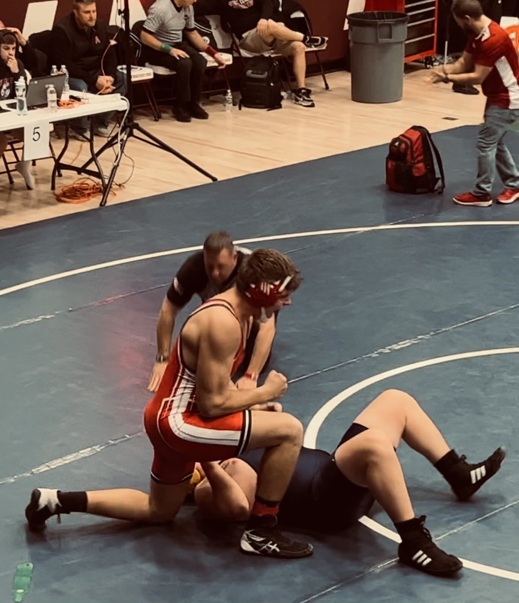 lynncatron's tweet photo. 6th place out of 31 heavyweights at the Brawl in the Hall at Viking Hall over the weekend! #heavyweight #vikinghall #wrestlemom #GoldenGlobes https://t.co/mRyxmdzal8