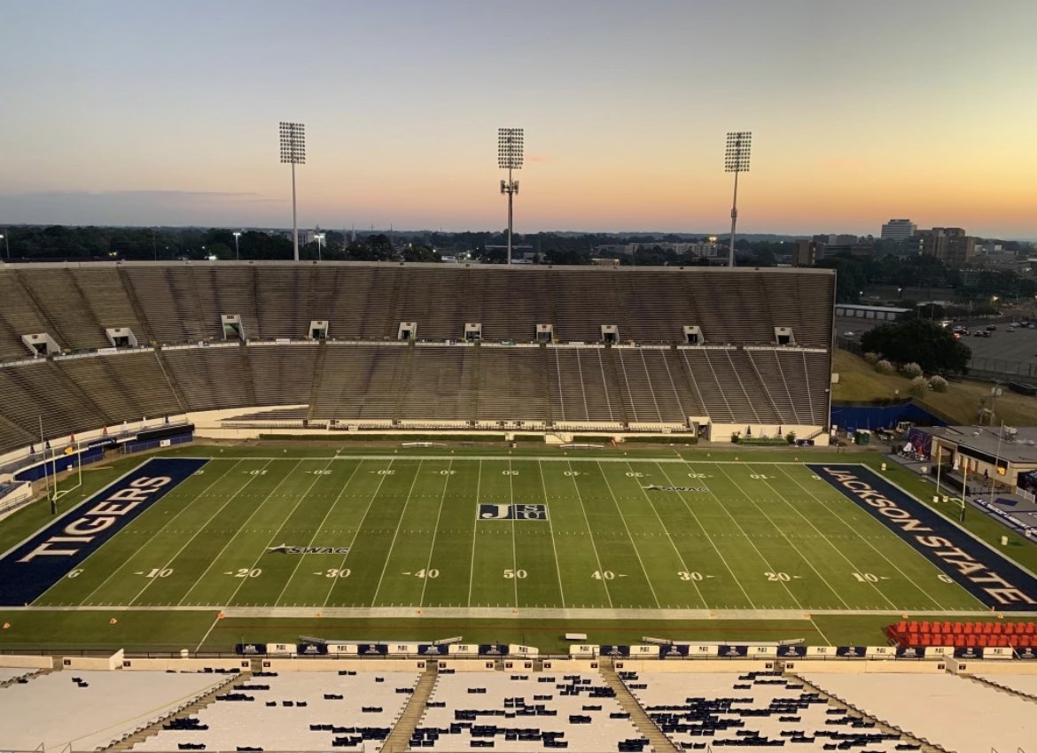 thebjwashington's tweet photo. Blessed to receive an offer from Jackson State University 🔵⚪️👀@Coach_O #THEEILOVE https://t.co/W6Ecpz2oNQ