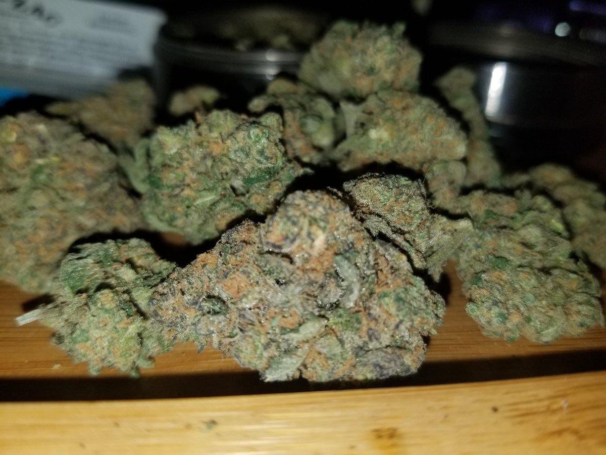 ScarletRCarsons's tweet photo. Just working on rolling up some yum yums... Anyone else roll several; at least ten when ya roll or is that just me? 😝 Hope your evening is blessed. ❤️ #Mmemberville #420friendly #StonerFam #STONER #Weedmob #WeedLovers #puffpuffpass https://t.co/q5hhYxpD6F