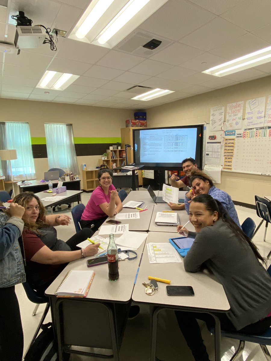 MichelleFox956's tweet image. Instructional Core Principle 6: You learn the work by doing the work. Continuing our work with intentional practices to increase performance levels, followed by lunch with 3rd grade. I ❤️ CLC Wednesday! #IBschool #InstructionalCore #Principle6 @virna_bazan